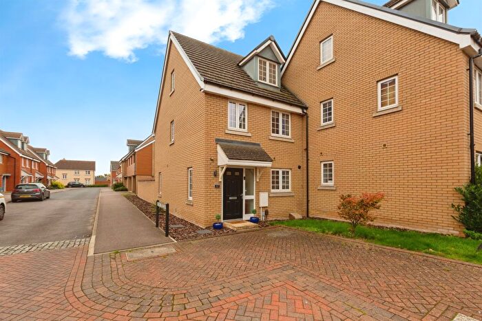 3 Bedroom End Terrace House For Sale In Theedway, Leighton Buzzard, LU7