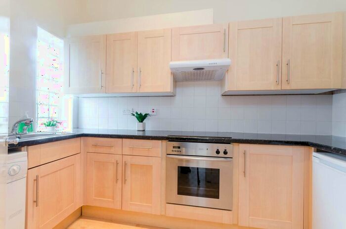 1 Bedroom Flat To Rent In Berrylands, Surbiton, KT5