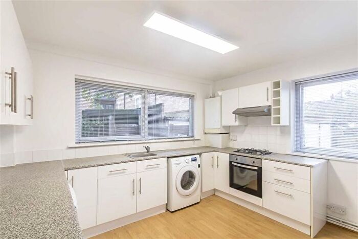 1 Bedroom Flat To Rent In Seymour Road, Hampton Wick, Kingston Upon Thames, KT1