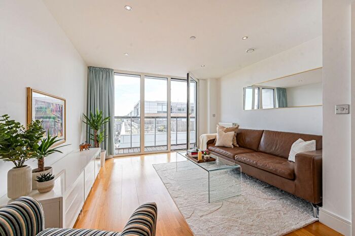 2 Bedroom Flat For Sale In Dowells Street, Greenwich, London, SE10