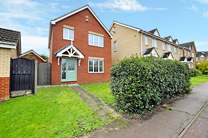 3 Bedroom Detached House To Rent In Moulsham Chase, Chelmsford, CM2