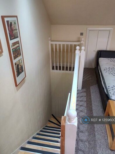 Studio To Rent In Park Road, London, NW4