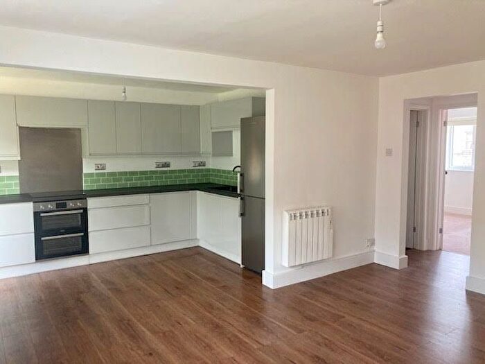 2 Bedroom Flat To Rent In Hastings Court, Salisbury, SP2