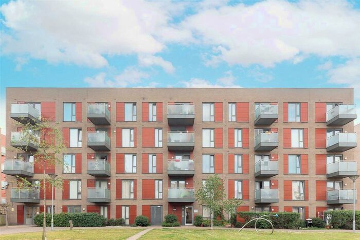 1 Bedroom Flat To Rent In Flowers Close, Gladstone Park, London, NW2