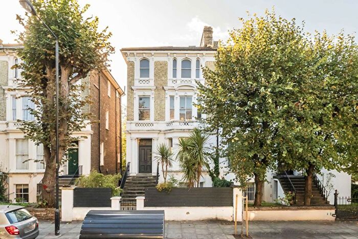 3 Bedroom Flat To Rent In Cambridge Gardens, North Kensington, W10