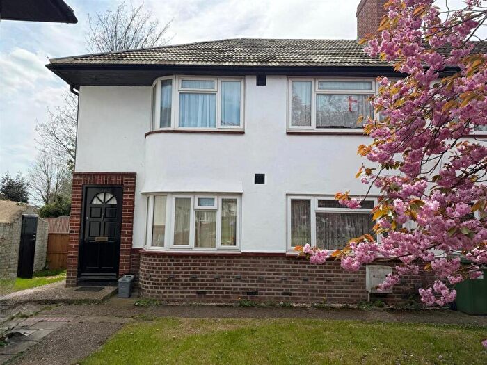 2 Bedroom Maisonette For Sale In Farnham Road, Slough, SL2