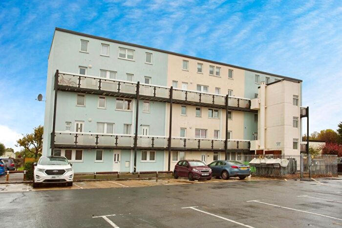 4 Bedroom Maisonette To Rent In Carless Close, Gosport, PO13