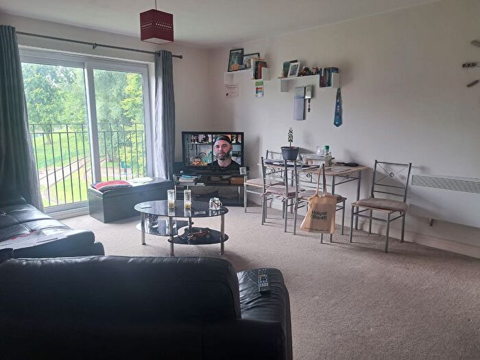 2 Bedroom Flat To Rent In Mayfair Court, Wakefield, WF2