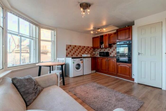 1 Bedroom Flat To Rent In Crown Street, Edinburgh, EH6