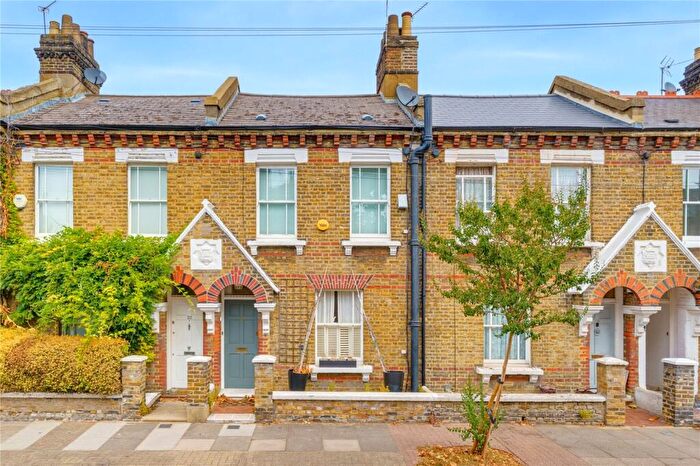 2 Bedroom House For Sale In Ashbury Road, SW11