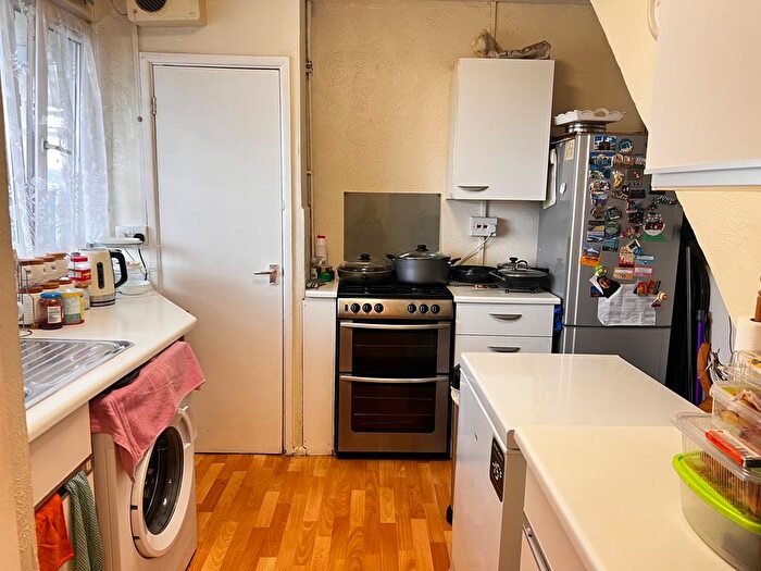 2 Bedroom Flat To Rent In Chelmer Crescent, Barking, IG11