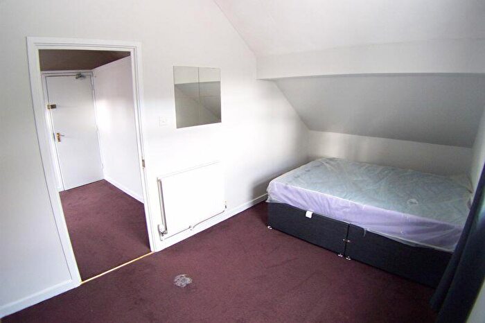4 Bedroom Semi-Detached House To Rent In Otley Road, Leeds, LS6