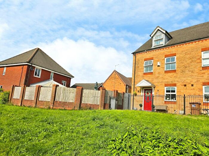 4 Bedroom Town House For Sale In Heron Close, Packmoor, Stoke-On-Trent, ST7
