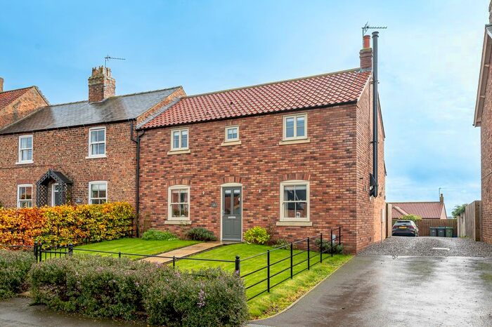 3 Bedroom Semi-Detached House For Sale In Raskelf, York, YO61