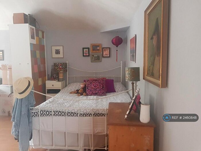 Studio To Rent In Beechcroft, Epsom, KT18