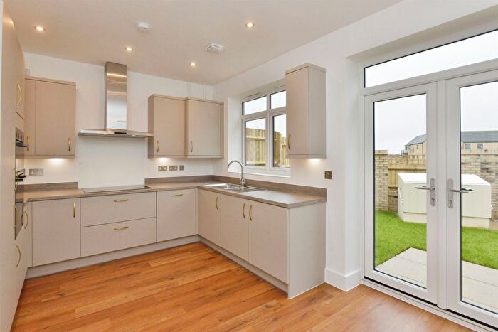 3 Bedroom End Of Terrace House For Sale In Holden Avenue, Oxley Park, Milton Keynes, MK4
