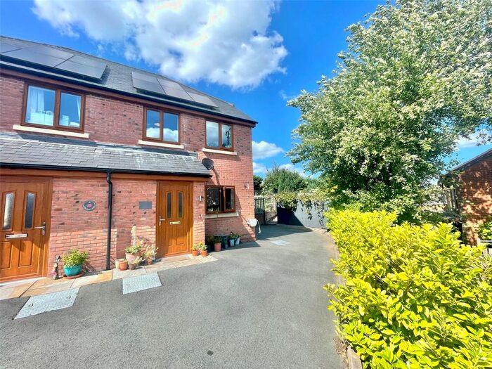 3 Bedroom Semi-Detached House For Sale In Clos Bryn Y Ddol, Welshpool, Powys, SY21
