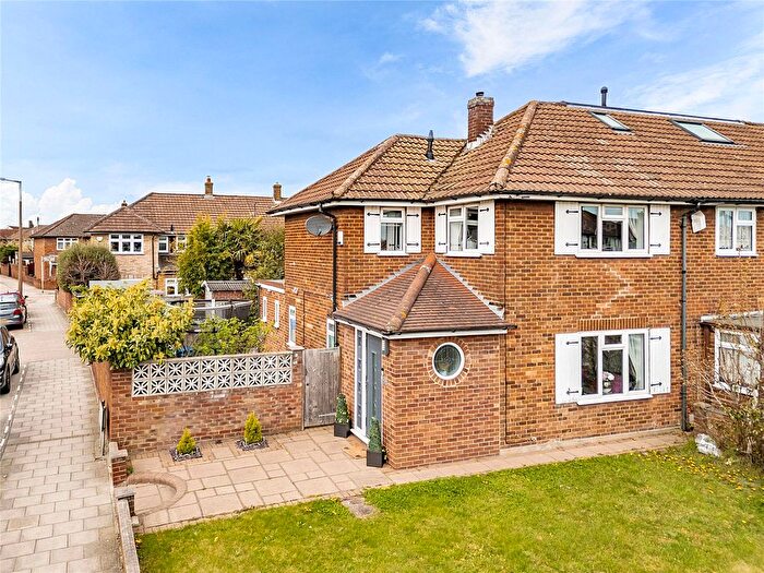 2 Bedroom End Terrace House For Sale In Mungo Park Road, Rainham, RM13