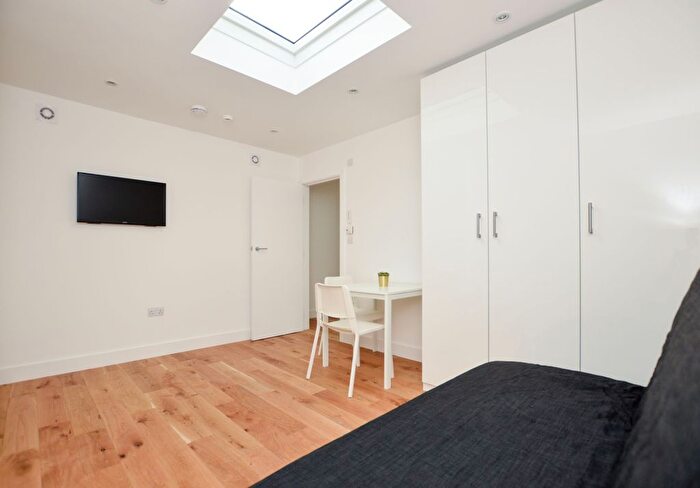 1 Bedroom Flat To Rent In Flat, Harrow Road, Maida Hill, W10