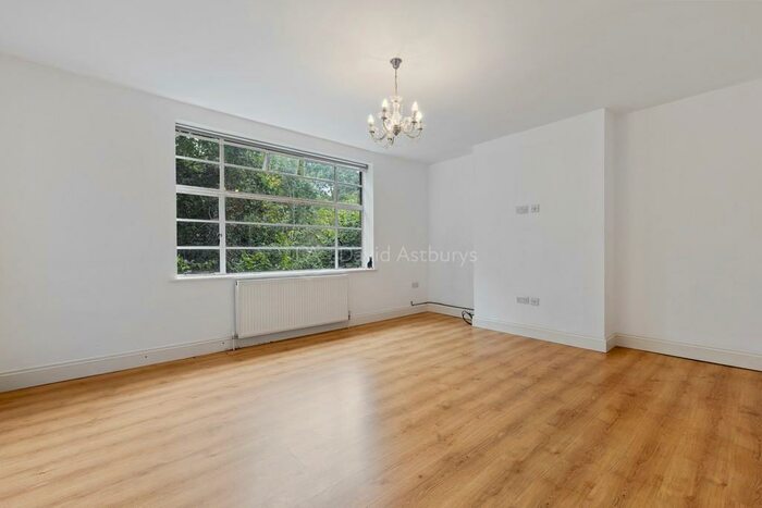 3 Bedroom Apartment To Rent In Brookland Rise, Hampstead Garden Suburb, London, NW11
