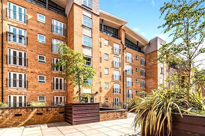 2 Bedroom Flat For Sale In Middlewood Street, Salford, Lancashire, M5