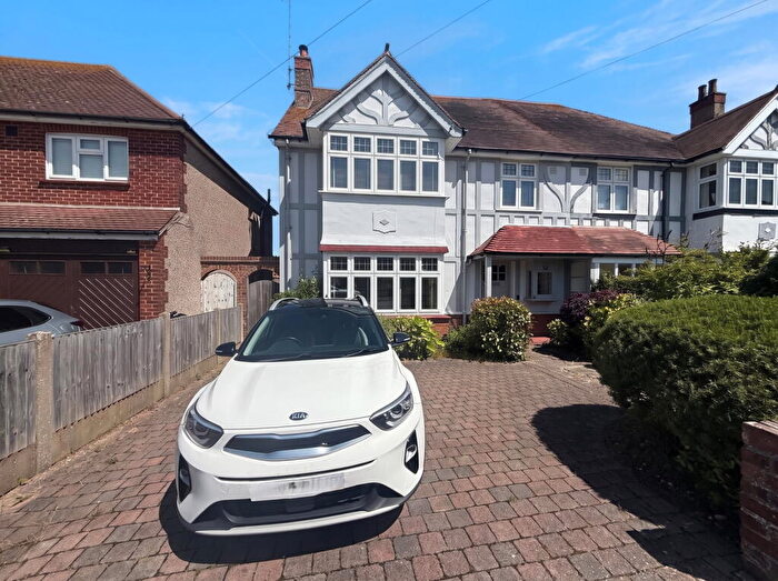 5 Bedroom Semi-Detached House For Sale In Carlton Avenue, Broadstairs, CT10