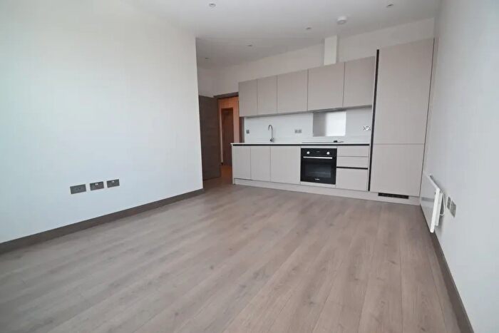 1 Bedroom Flat To Rent In Pyrford Road, West Byfleet, KT14