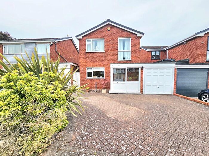 3 Bedroom Link Detached House For Sale In Ilmington Drive, Boldmere, Sutton Coldfield, Birmingham, B73