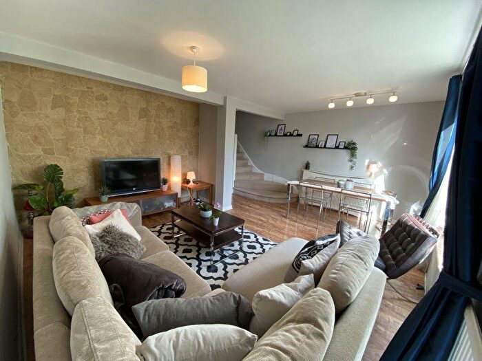4 Bedroom House To Rent In West Drive, B5
