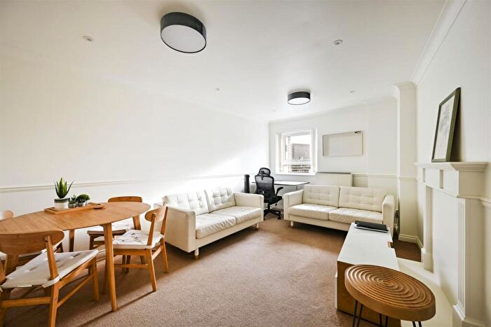 1 Bedroom Flat To Rent In Cathedral Lodge, Aldersgate Street, London, EC1A