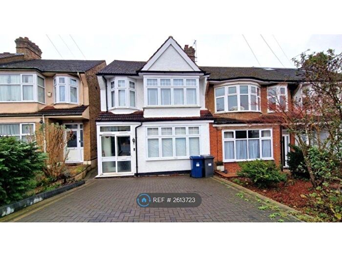 4 Bedroom End Of Terrace House To Rent In Bohun Grove, Barnet, EN4