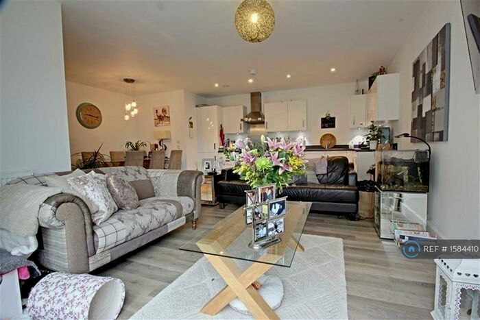 2 Bedroom Penthouse To Rent In Rose Lane, Hemel Hempstead, HP3