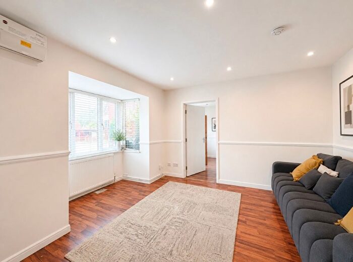 2 Bedroom Property To Rent In Rodgers Close, Borehamwood, WD6
