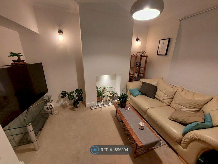 2 Bedroom Terraced House To Rent In Trafalgar Terrace, Bristol, BS3