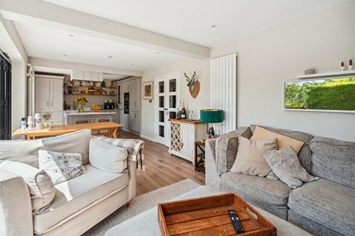 4 Bedroom Detached House For Sale In The Paddock, Chalfont St Peter, Gerrards Cross, SL9