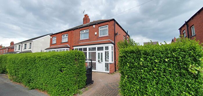 3 Bedroom Semi-Detached House To Rent In Waincliffe Mount, Leeds, LS11