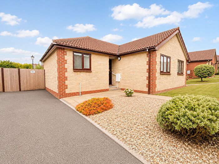 2 Bedroom Bungalow For Sale In Kingshill Gardens, Bristol, BS48