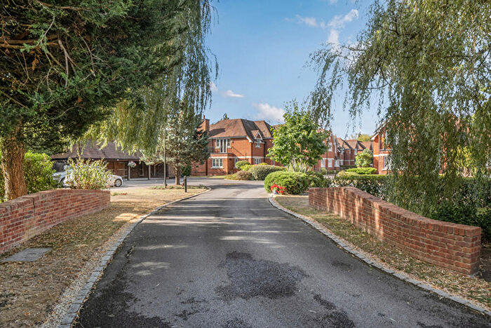 2 Bedroom Apartment For Sale In Broadcommon Road, Hurst, Reading, Berkshire, RG10