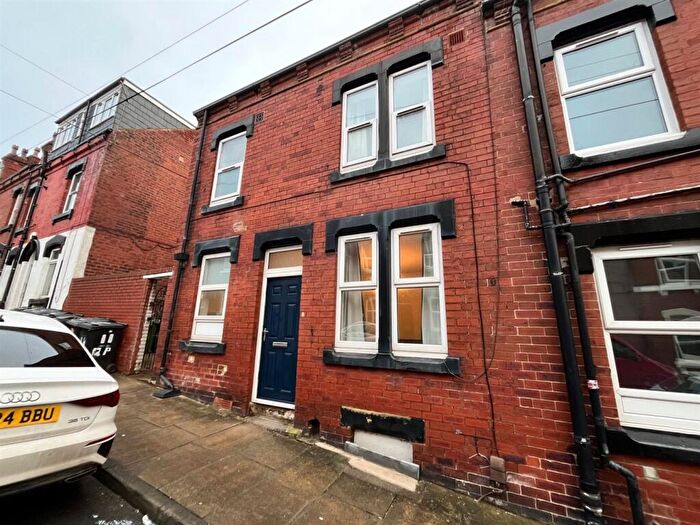 2 Bedroom House To Rent In Quarry Place, Leeds, LS6