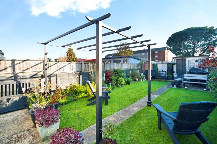 3 Bedroom End Terrace House For Sale In Beamway, Dagenham, Essex, RM10