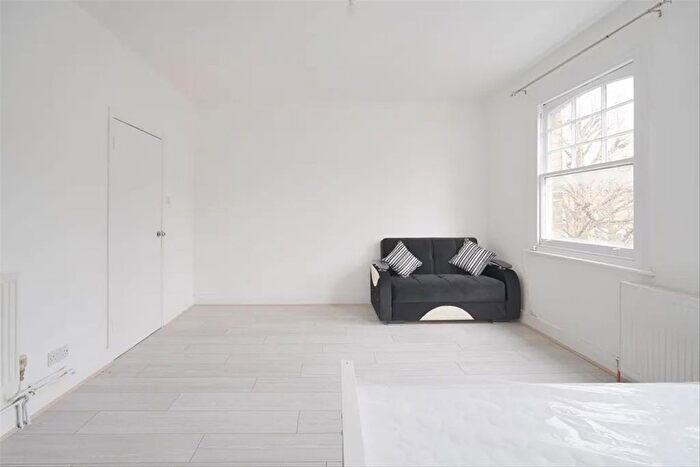 Studio For Sale In Turneville Road, West Kensington, W14
