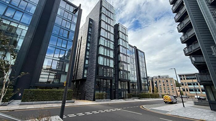 2 Bedroom Flat For Sale In Flat, Simpson Loan, Edinburgh, City Of Edinburgh, EH3