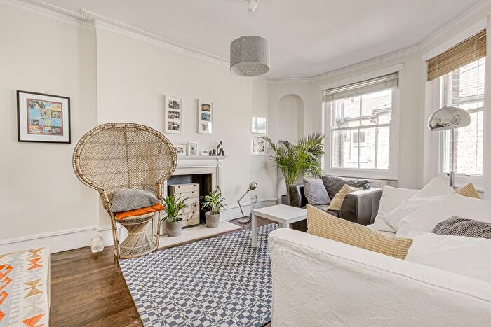 1 Bedroom Flat To Rent In Waldemar Avenue Mansions, Waldemar Avenue, SW6