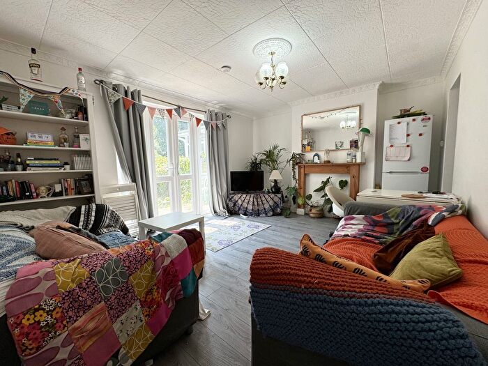 3 Bedroom Flat To Rent In Evelyn Court, Evelyn Walk, Old Street, N1