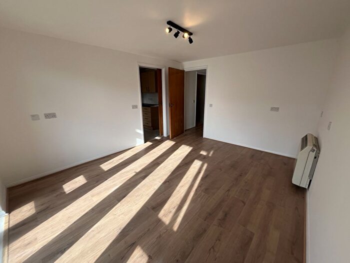 1 Bedroom Flat To Rent In Sampson Avenue, Barnet, EN5