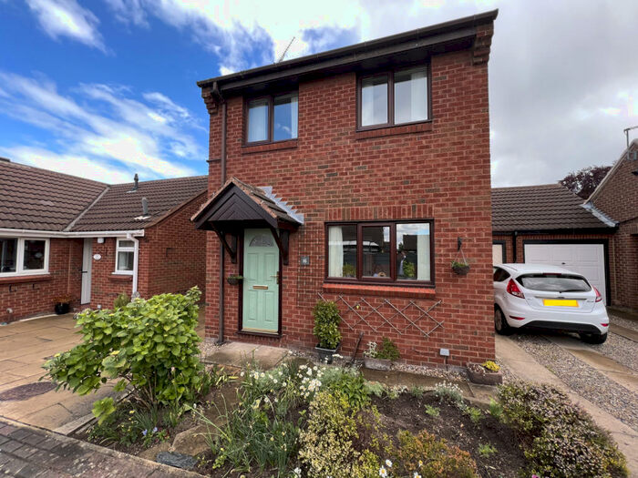 3 Bedroom Detached House To Rent In Lidgett Court, Garforth, LS25