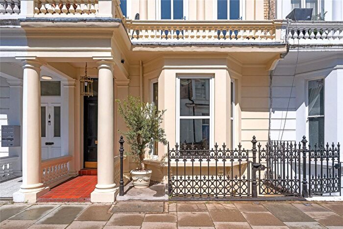 2 Bedroom Flat For Sale In Barons Court Road, London, W14