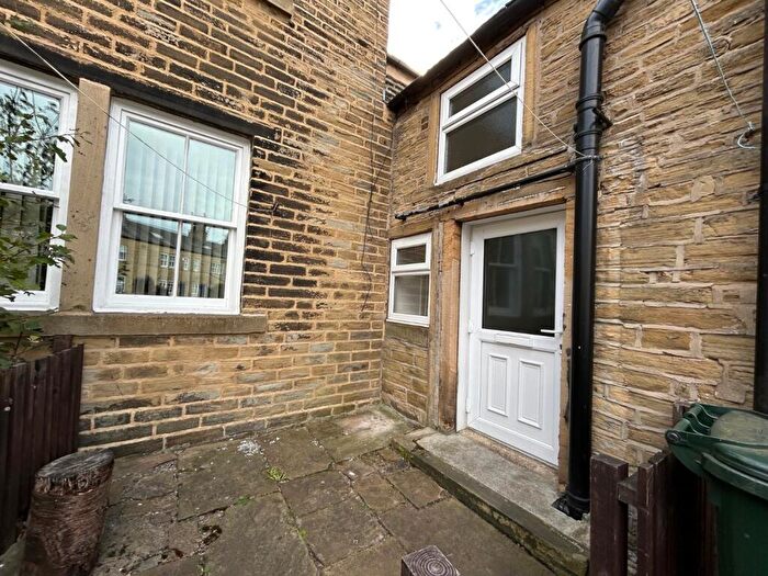 1 Bedroom Terraced House For Sale In Stone Hall Road, Bradford, BD2
