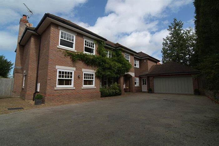 7 Bedroom Detached House For Sale In Oakfield Road, Harpenden, AL5