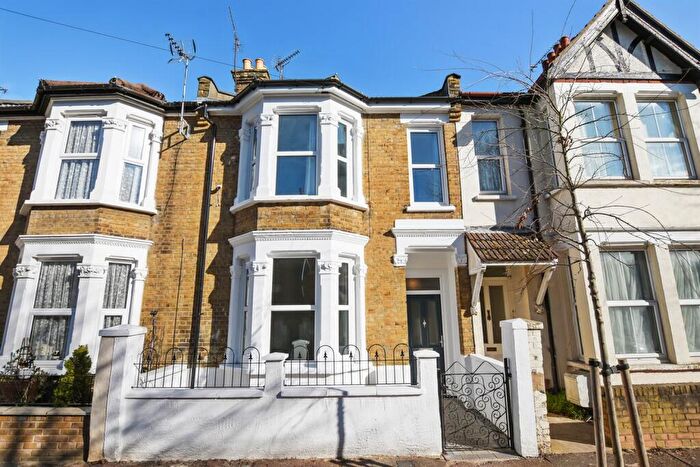 1 Bedroom Terraced House To Rent In Bedroom Terraced House In Southend On Sea, SS1
